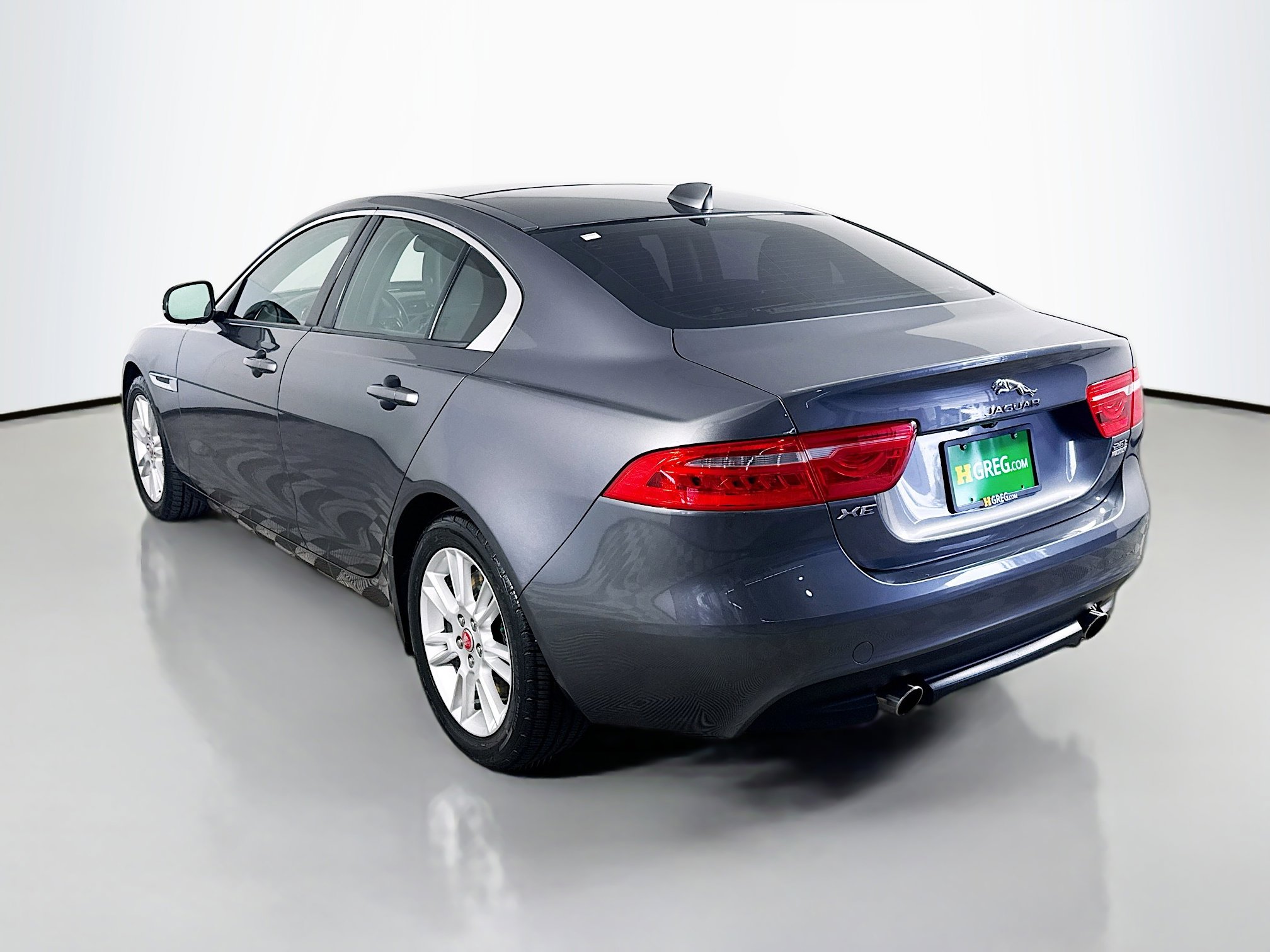 Used 2018 Jaguar XE Premium image 7