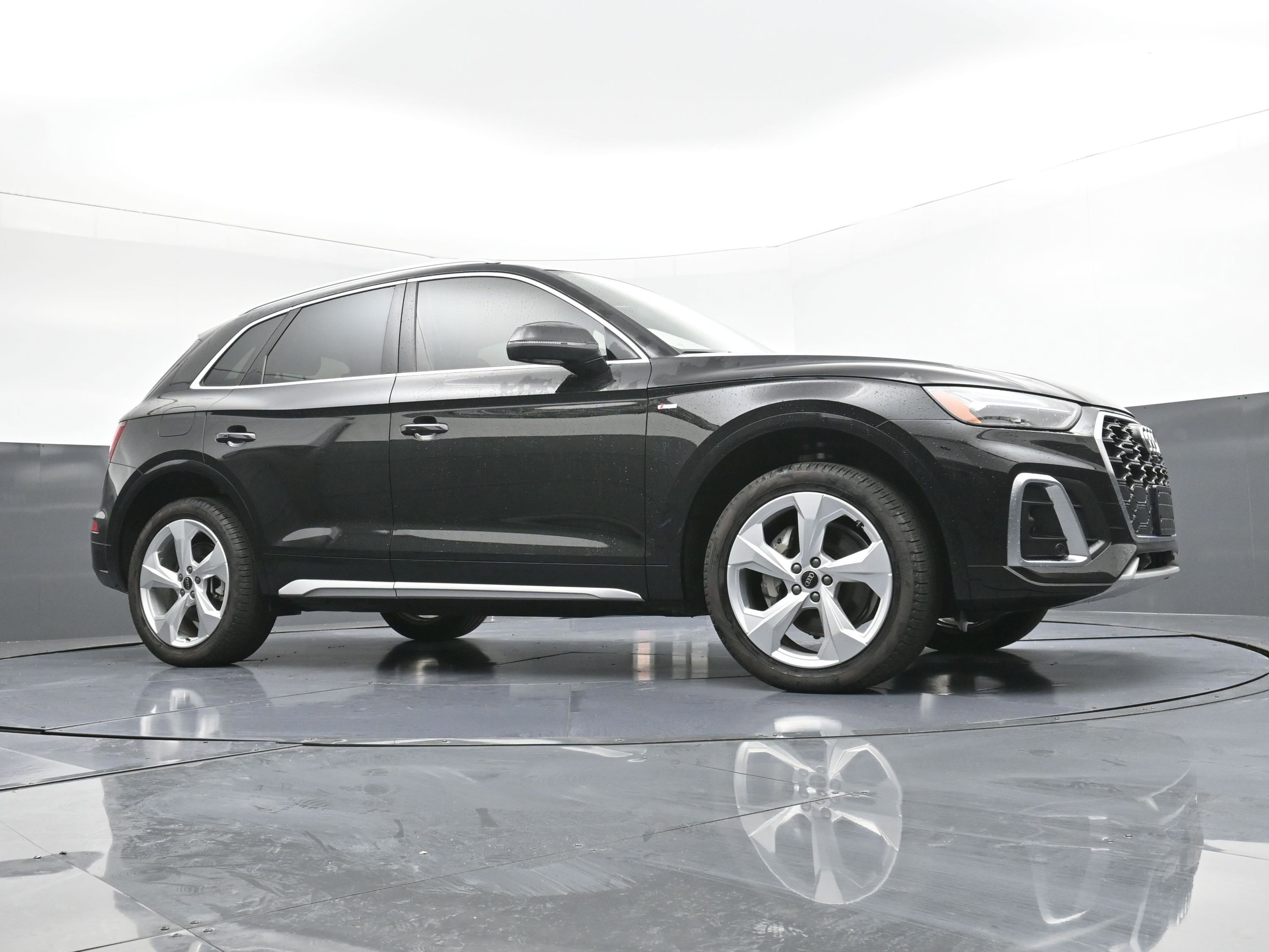 Used 2024 Audi Q5 2.0T Premium Plus w/ Premium Plus Package image 25