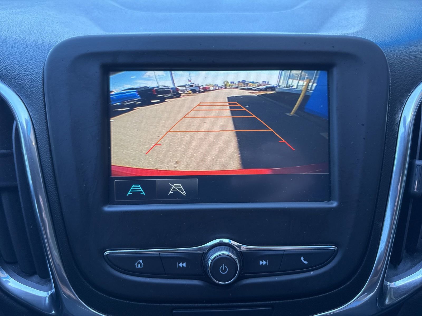 Used 2018 Chevrolet Equinox LT FWD image 22