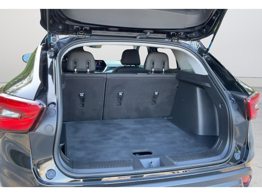 Certified 2025 Chevrolet Trax LT FWD image 19