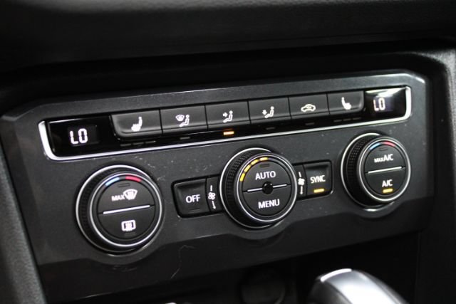 Used 2021 Volkswagen Tiguan SE w/ Panoramic Sunroof Package FWD image 19