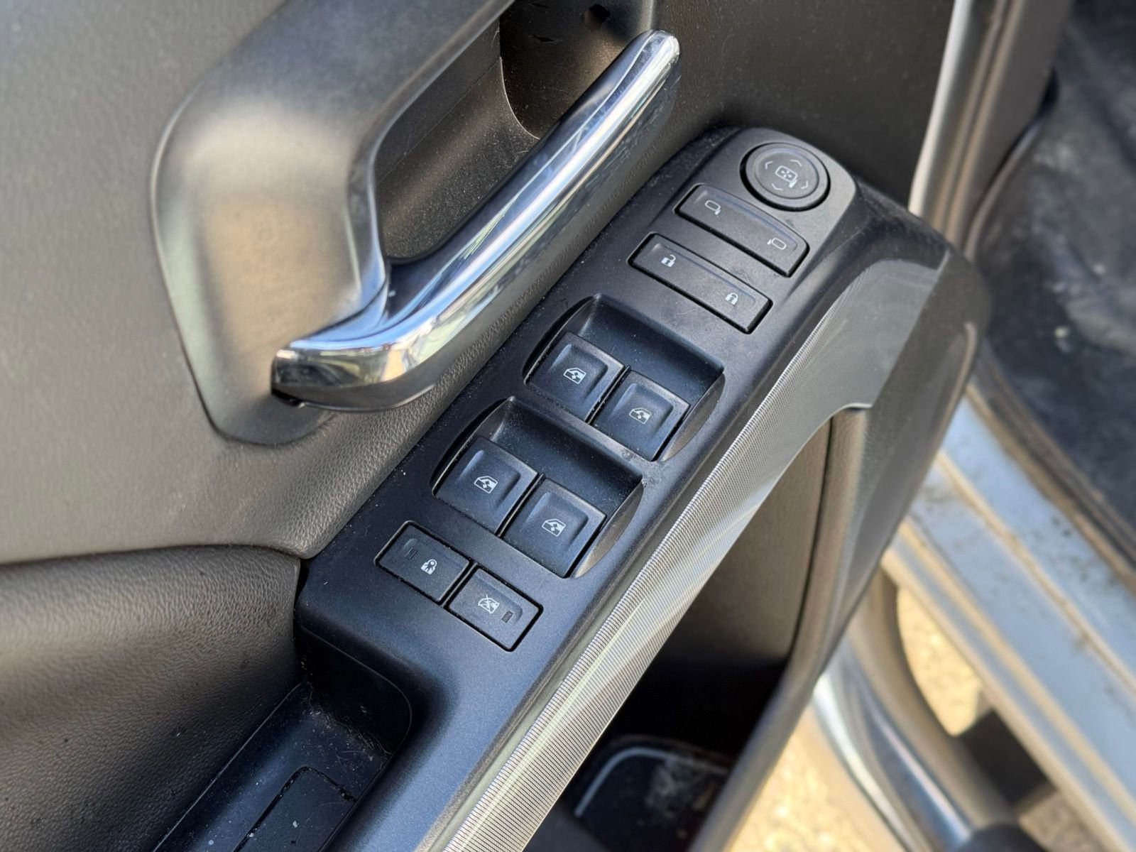 Used 2018 Chevrolet Silverado 1500 LT w/ All Star Edition AWD/4WD image 14