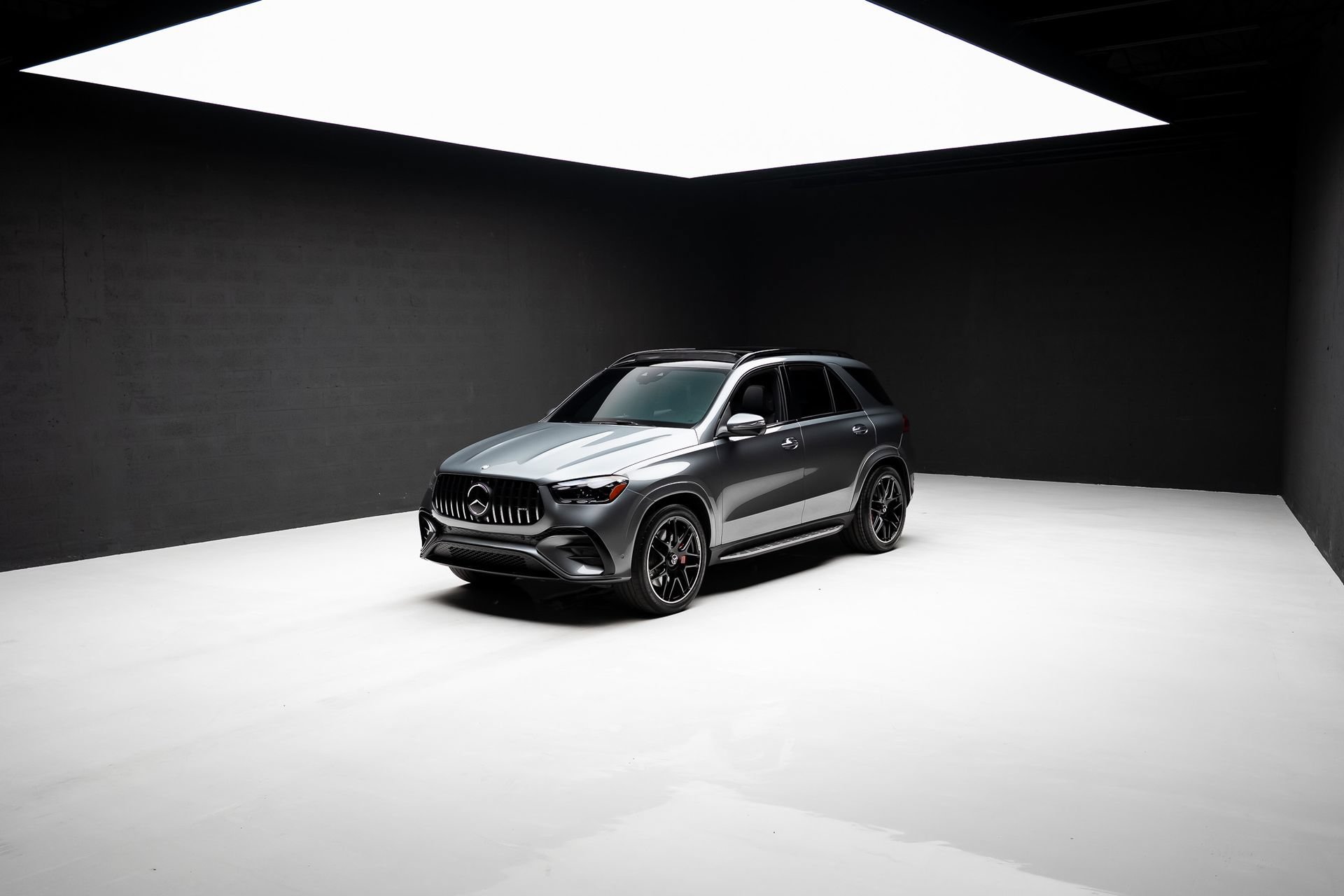 Used 2025 Mercedes-Benz GLE 53 AMG 4MATIC w/ Driver Assistance Package image 89