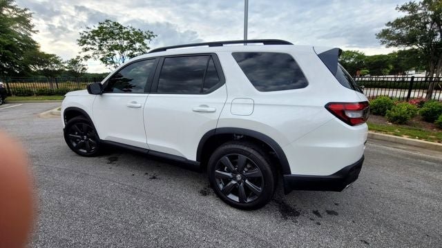 Used 2025 Honda Pilot Sport image 8