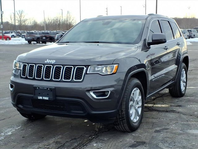 Used 2021 Jeep Grand Cherokee Laredo image 2