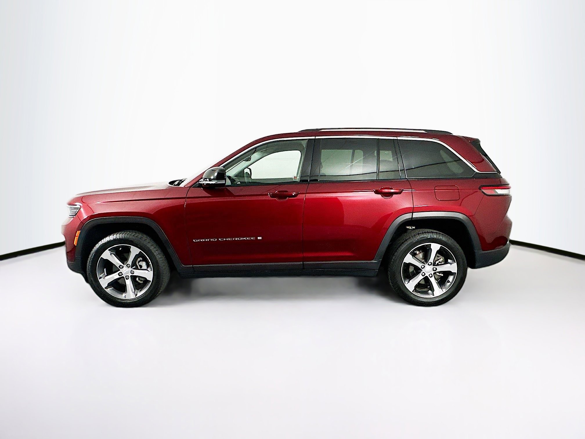 Used 2023 Jeep Grand Cherokee Limited image 4