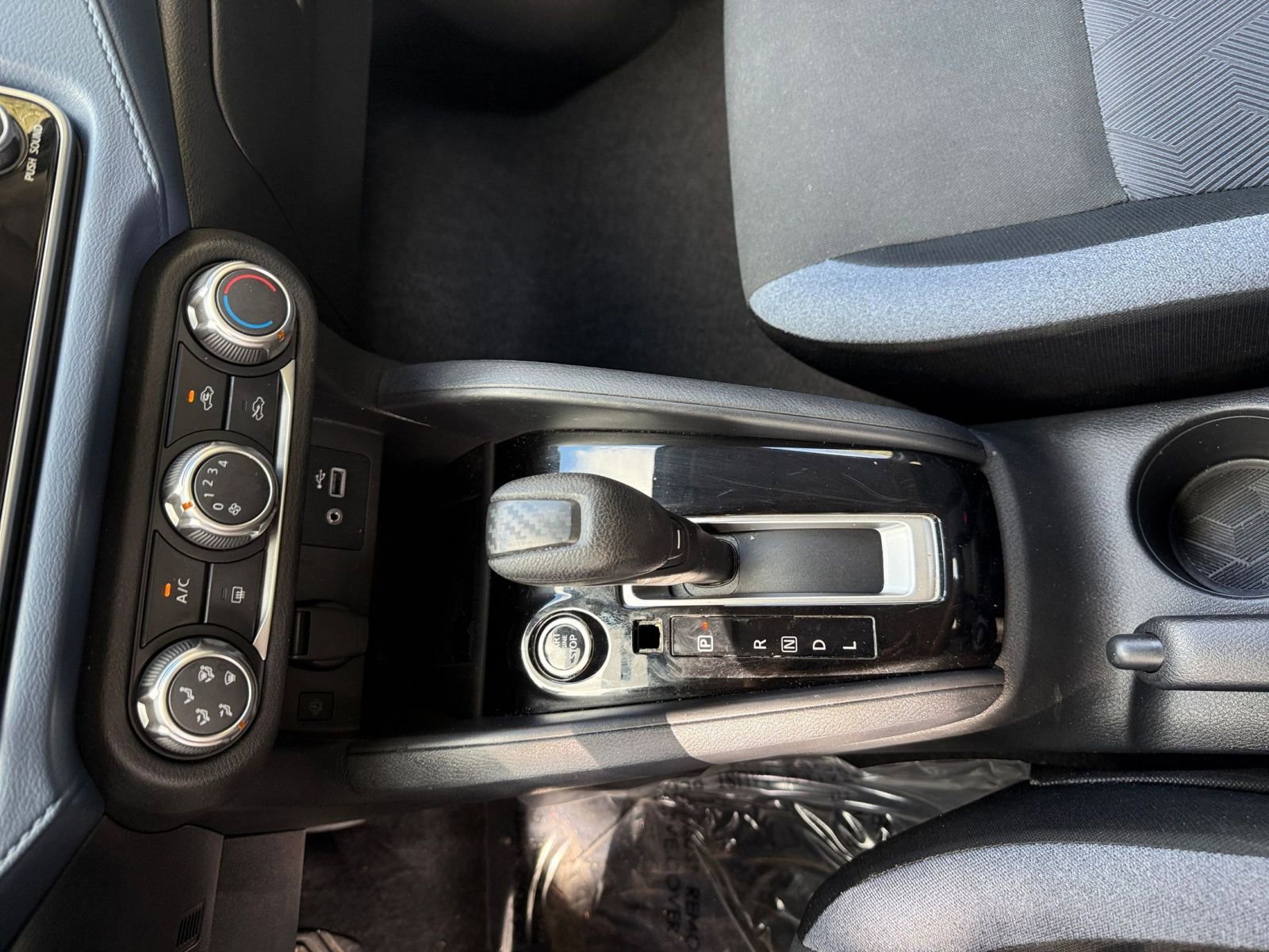 Used 2025 Nissan Versa SV FWD image 36