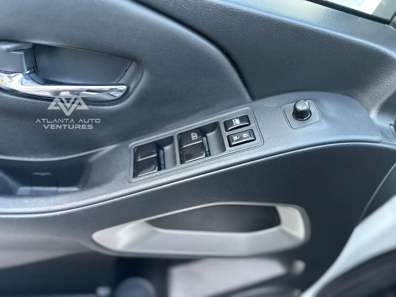 Used 2023 Nissan Frontier SV image 38