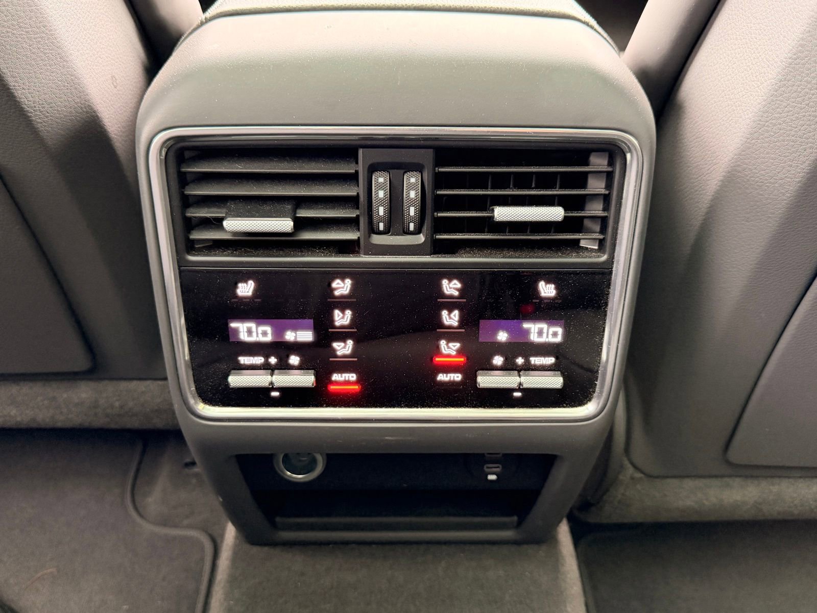Used 2021 Porsche Cayenne AWD/4WD image 16