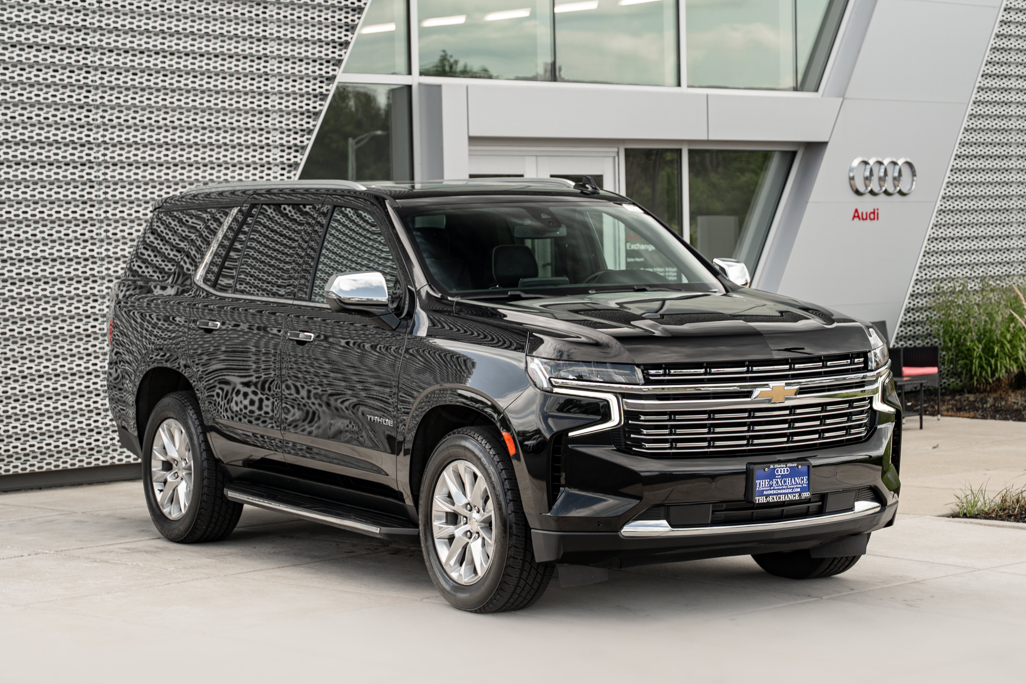 Used 2021 Chevrolet Tahoe Premier AWD/4WD image 2