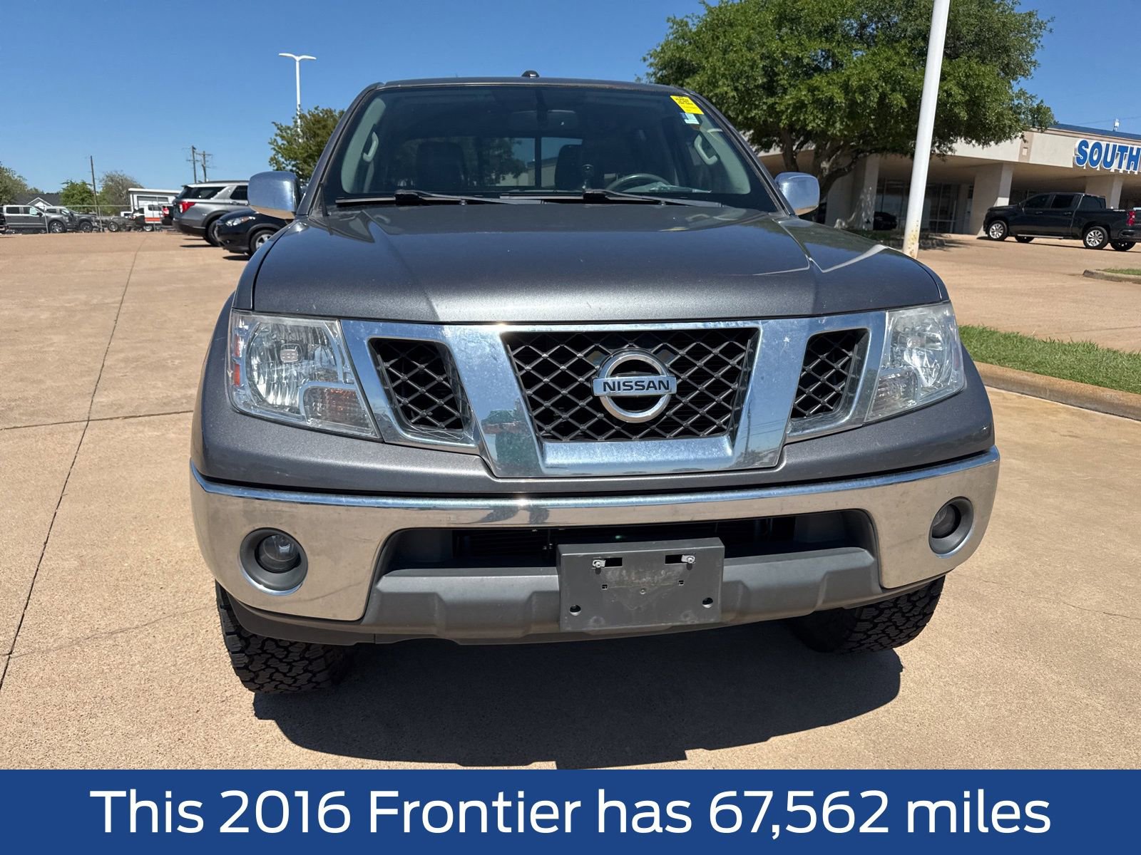 Used 2016 Nissan Frontier SL image 2