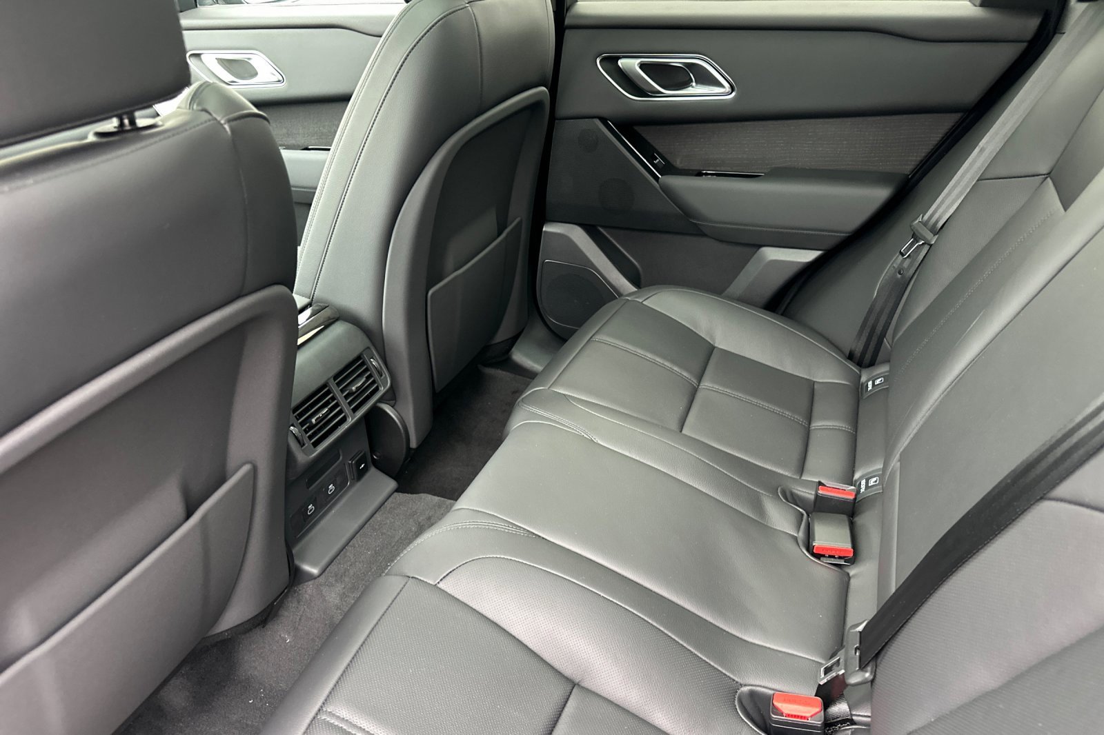 New 2026 Land Rover Range Rover Velar Dynamic SE image 12
