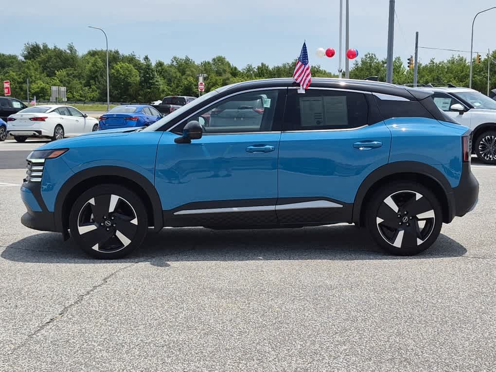 Used 2025 Nissan Kicks SR AWD/4WD image 5