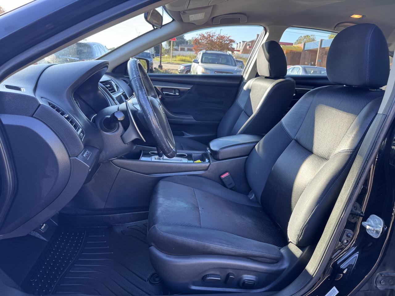 Used 2017 Nissan Altima 2.5 SR FWD image 10