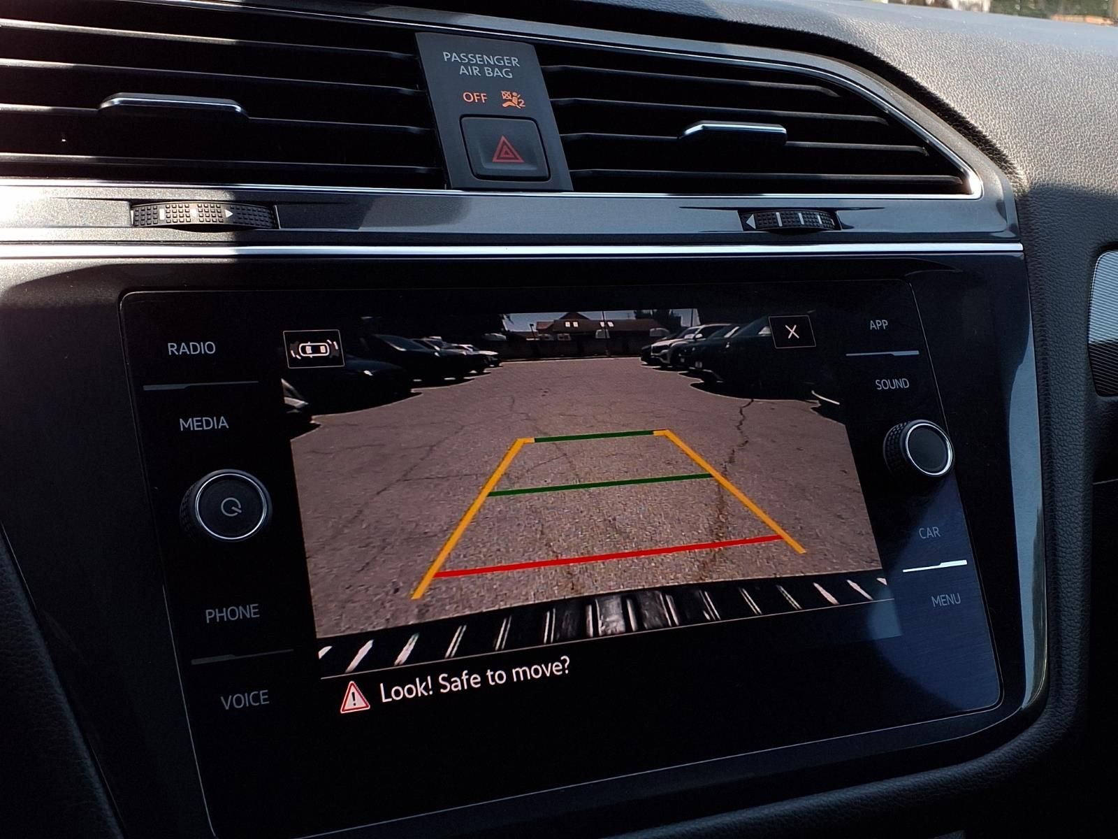 Certified 2023 Volkswagen Tiguan SE R-Line FWD image 9