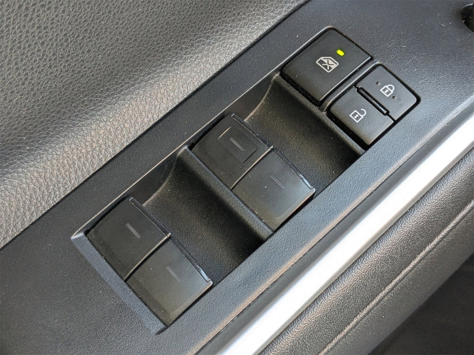 Used 2024 Toyota Highlander XLE image 27