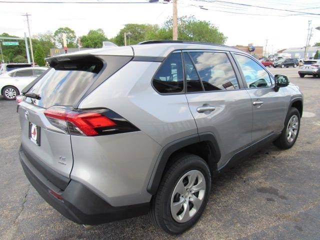 Used 2021 Toyota RAV4 LE AWD/4WD image 8