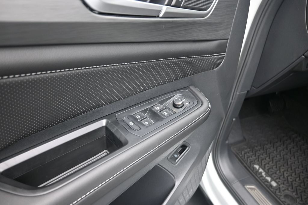 New 2026 Volkswagen Atlas Cross Sport SE FWD image 21