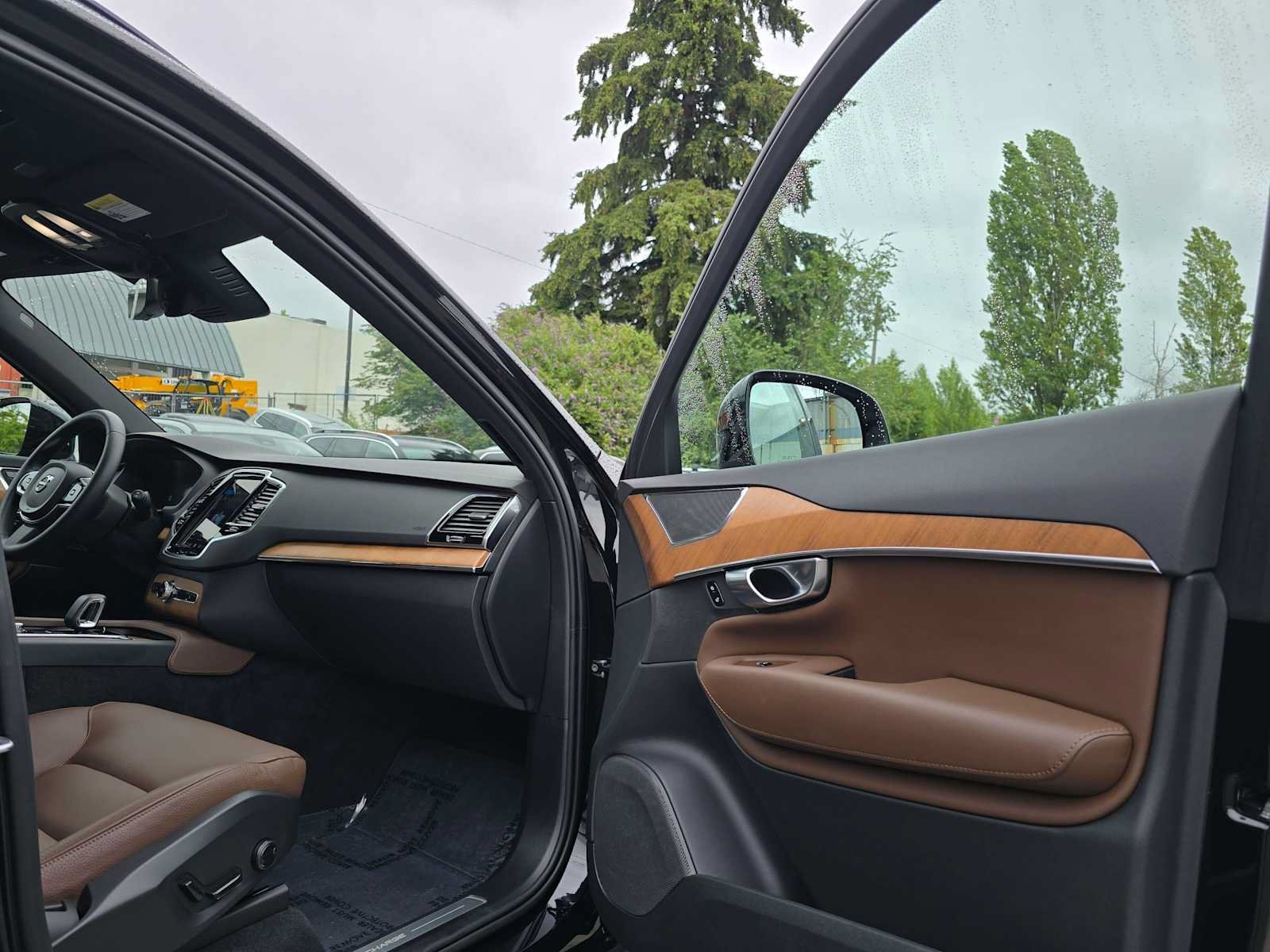 Certified 2023 Volvo XC90 T8 Plus AWD/4WD image 12