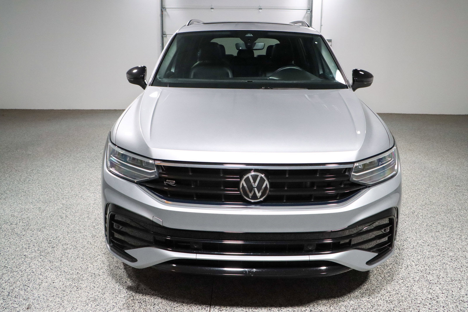 Used 2023 Volkswagen Tiguan SE R-Line FWD image 4