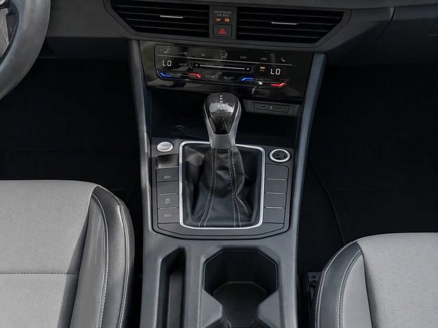 Used 2025 Volkswagen Jetta SE FWD image 21