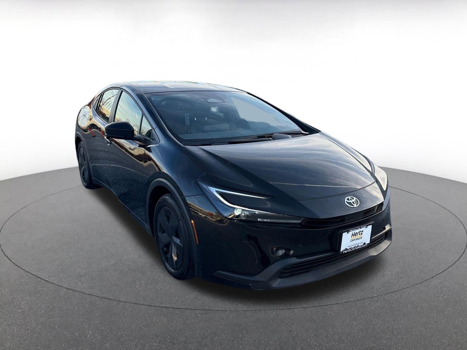 Used 2025 Toyota Prius LE image 1