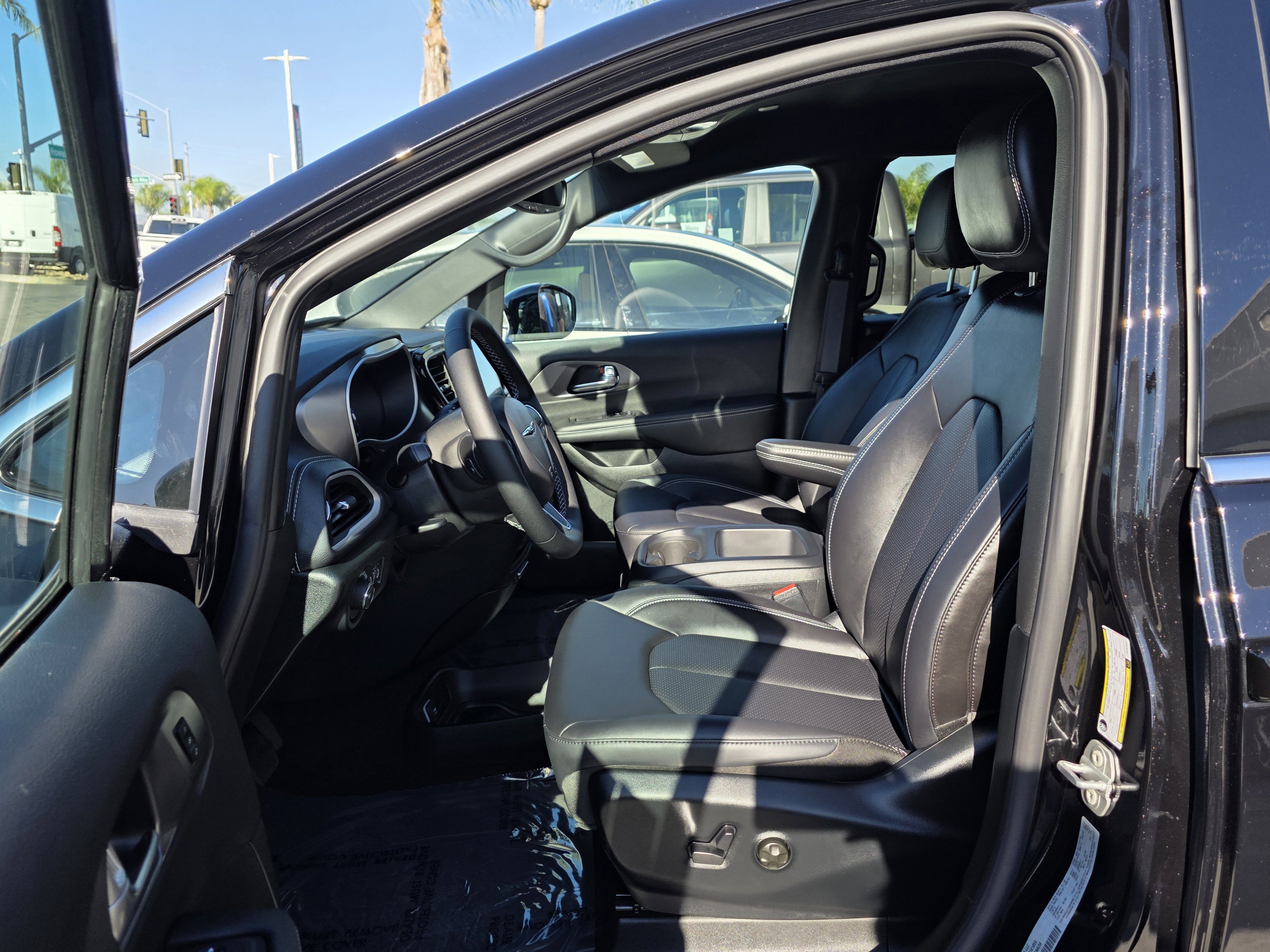 New 2026 Chrysler Pacifica Select FWD image 11