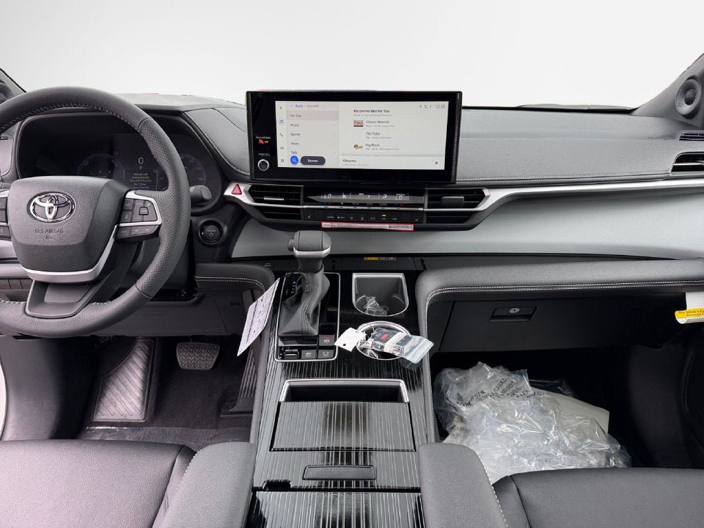 New 2026 Toyota Sienna XSE FWD image 16