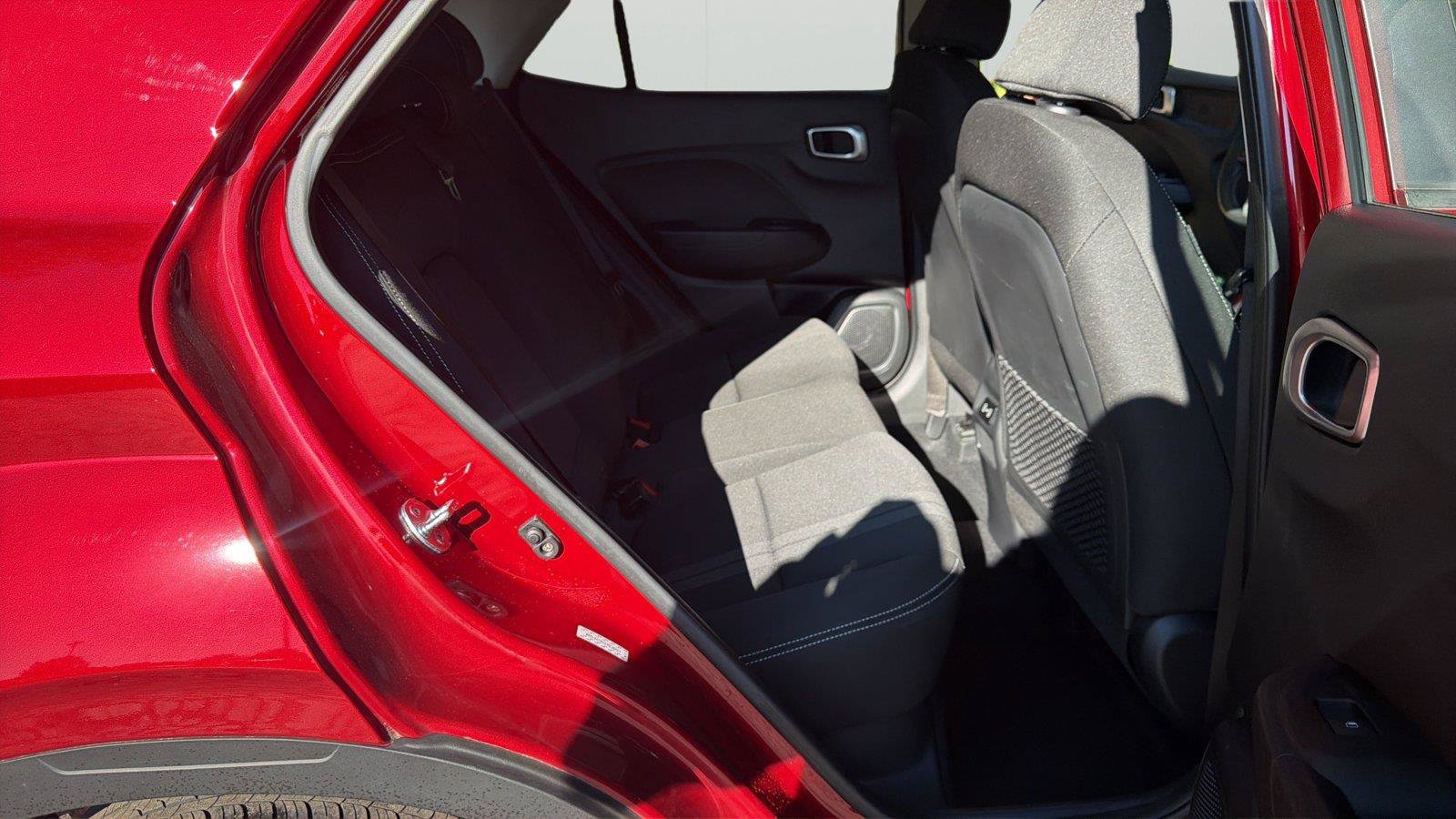 Used 2024 Hyundai Venue SEL FWD image 13
