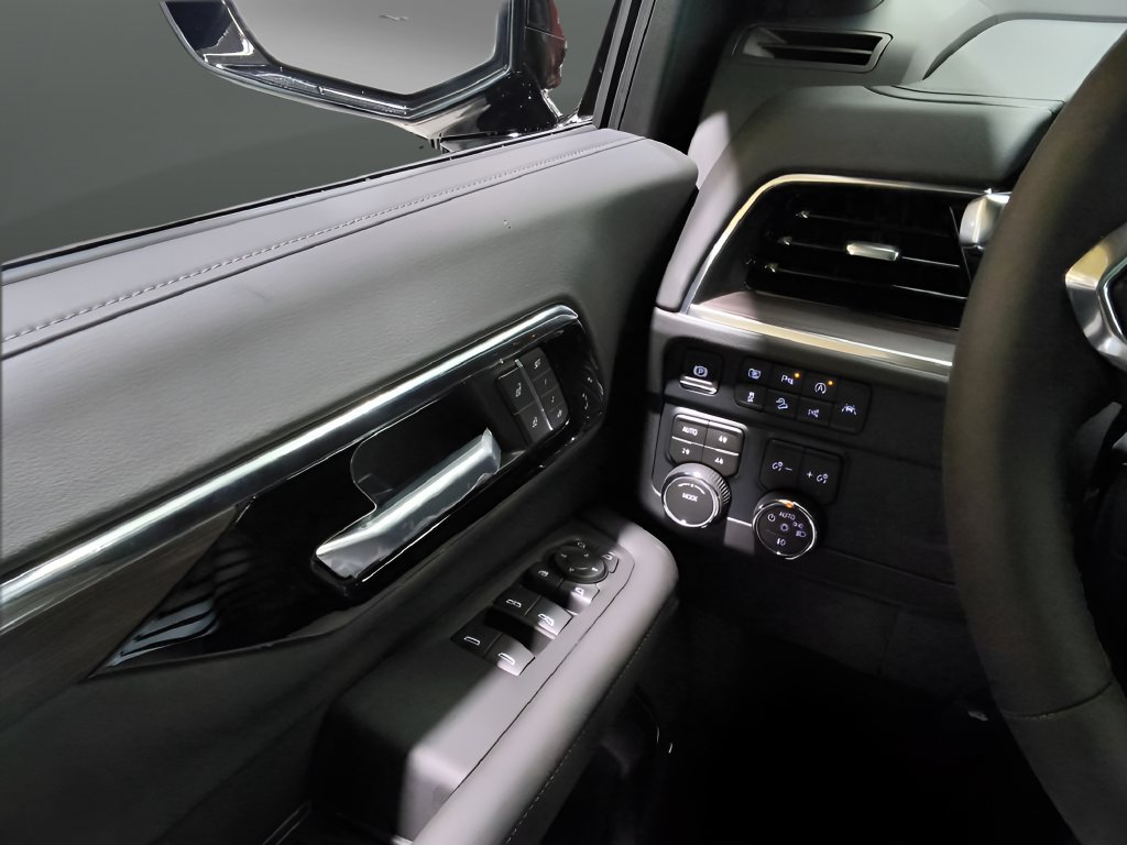 Used 2026 Chevrolet Suburban Z71 w/ Comfort Package AWD/4WD image 28