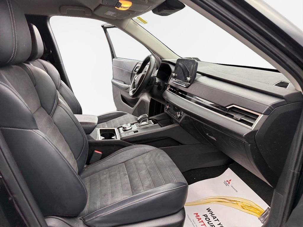 Used 2023 Mitsubishi Outlander SE AWD/4WD image 25