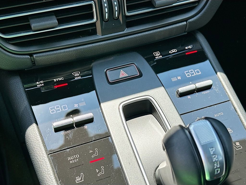 Certified 2026 Porsche Macan AWD/4WD image 18