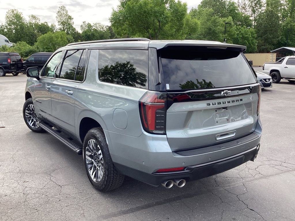 Used 2025 Chevrolet Suburban Z71 AWD/4WD image 2