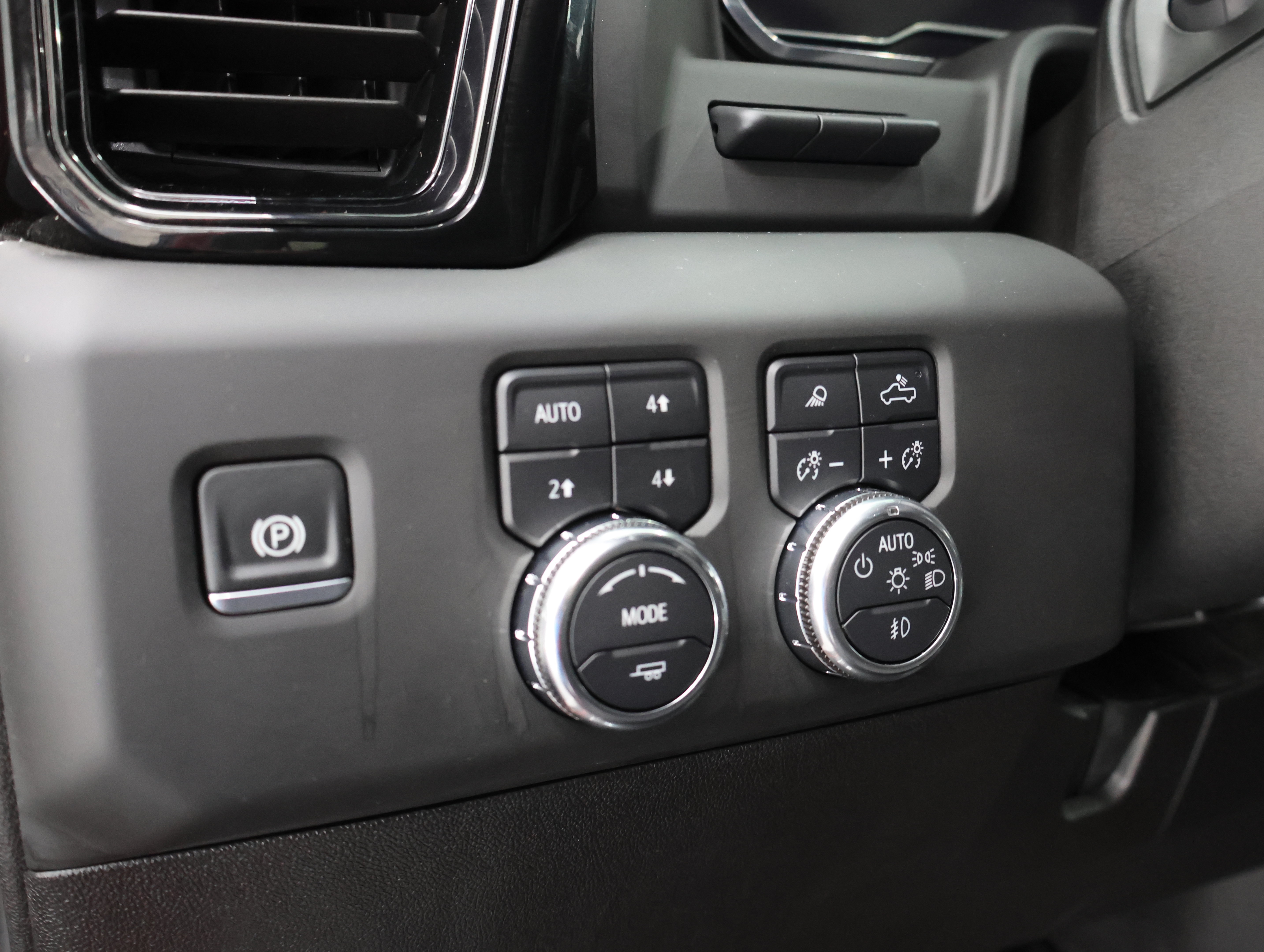 Used 2025 GMC Sierra 2500 AT4 w/ AT4 Premium Plus Package AWD/4WD image 53