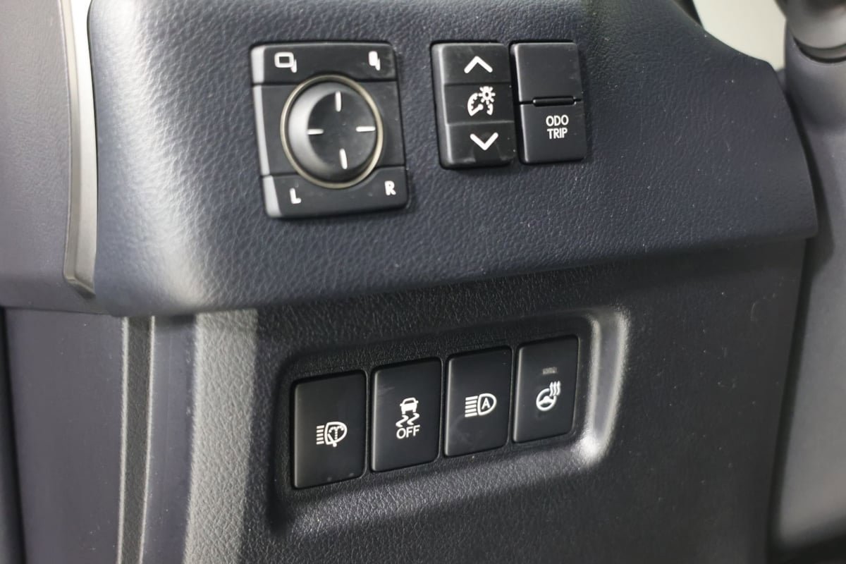 Used 2023 Lexus GX 460 Premium w/ Accessory Package AWD/4WD image 26