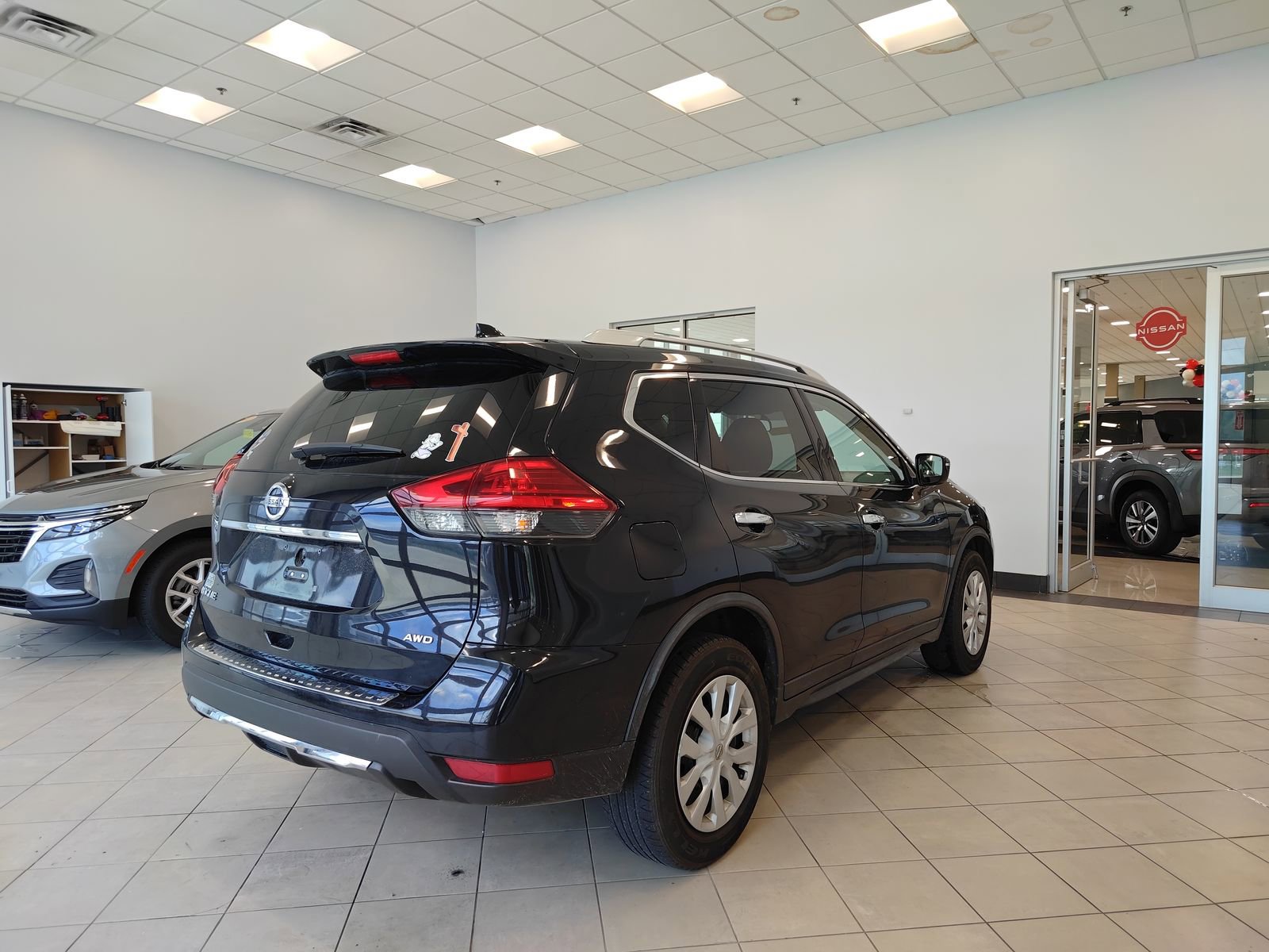 Used 2017 Nissan Rogue S w/ S Appearance Package AWD/4WD image 3