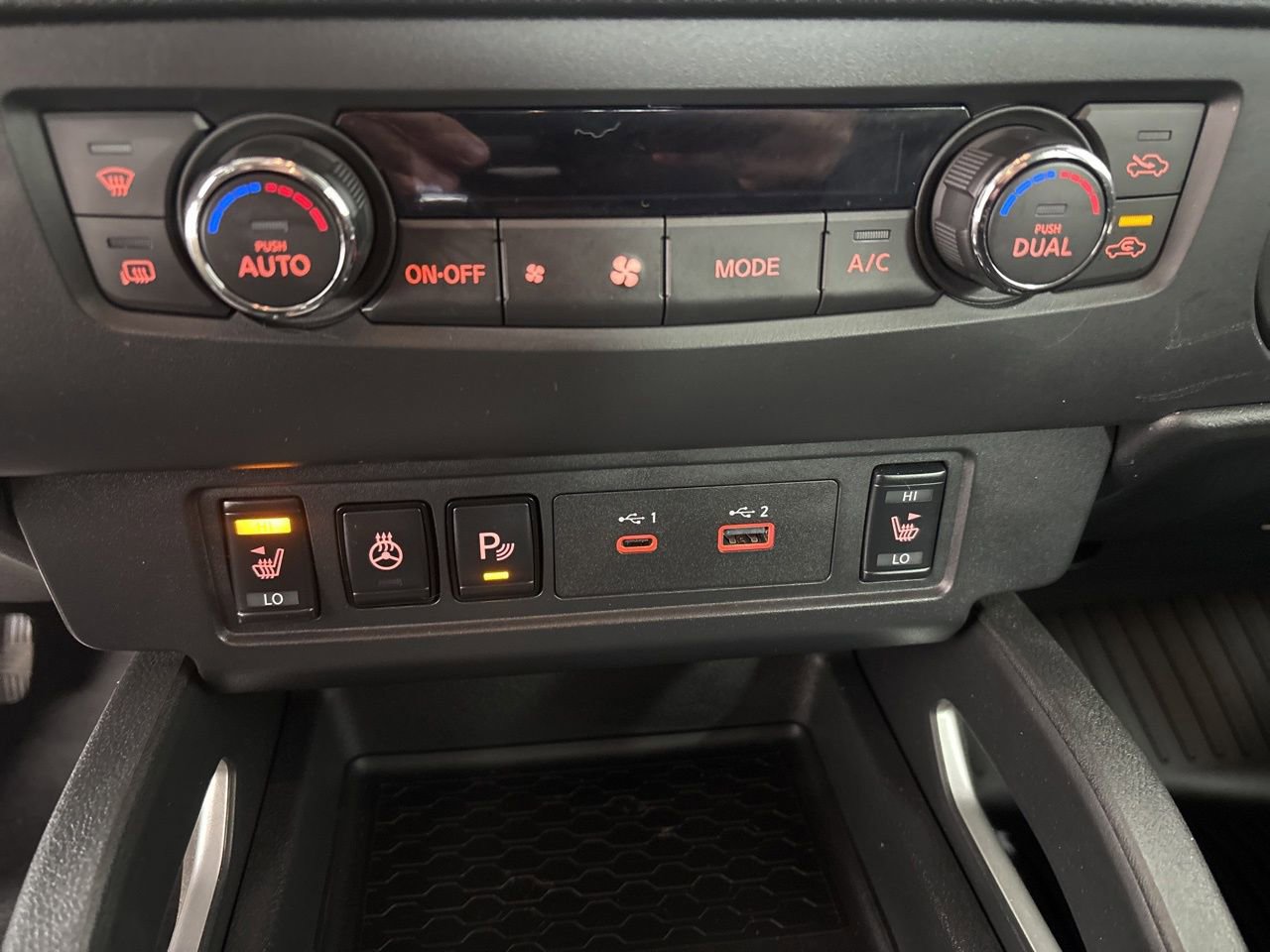 Used 2025 Nissan Frontier SV w/ SV Convenience Package image 17