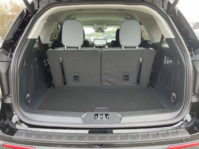 New 2026 Ford Explorer Active w/ Active Comfort Package RWD image 9