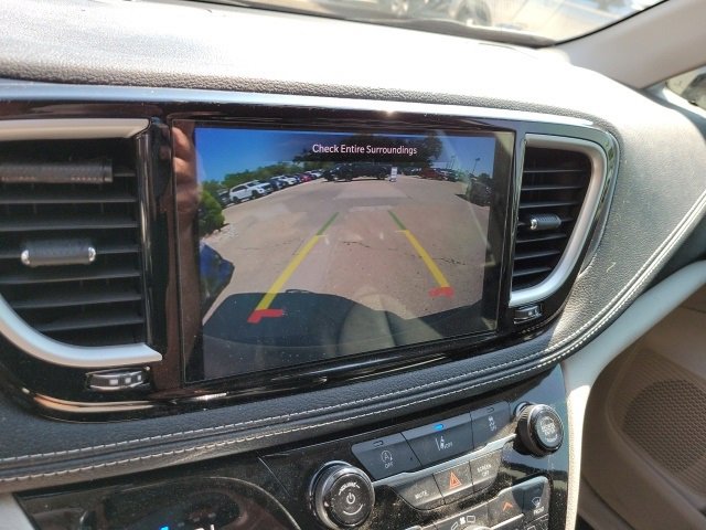 Used 2022 Chrysler Pacifica Touring-L image 19