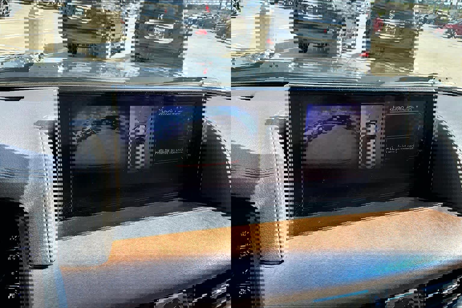 Used 2017 Lexus LX 570 4WD w/ Luxury Package image 27