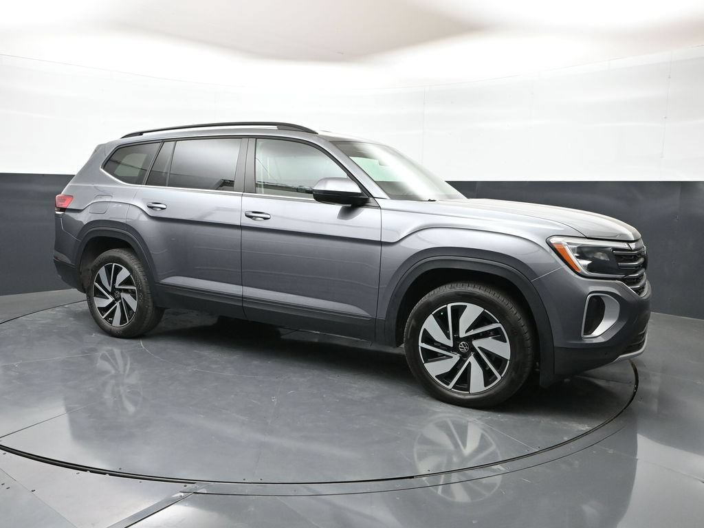 Used 2025 Volkswagen Atlas SE AWD/4WD image 1