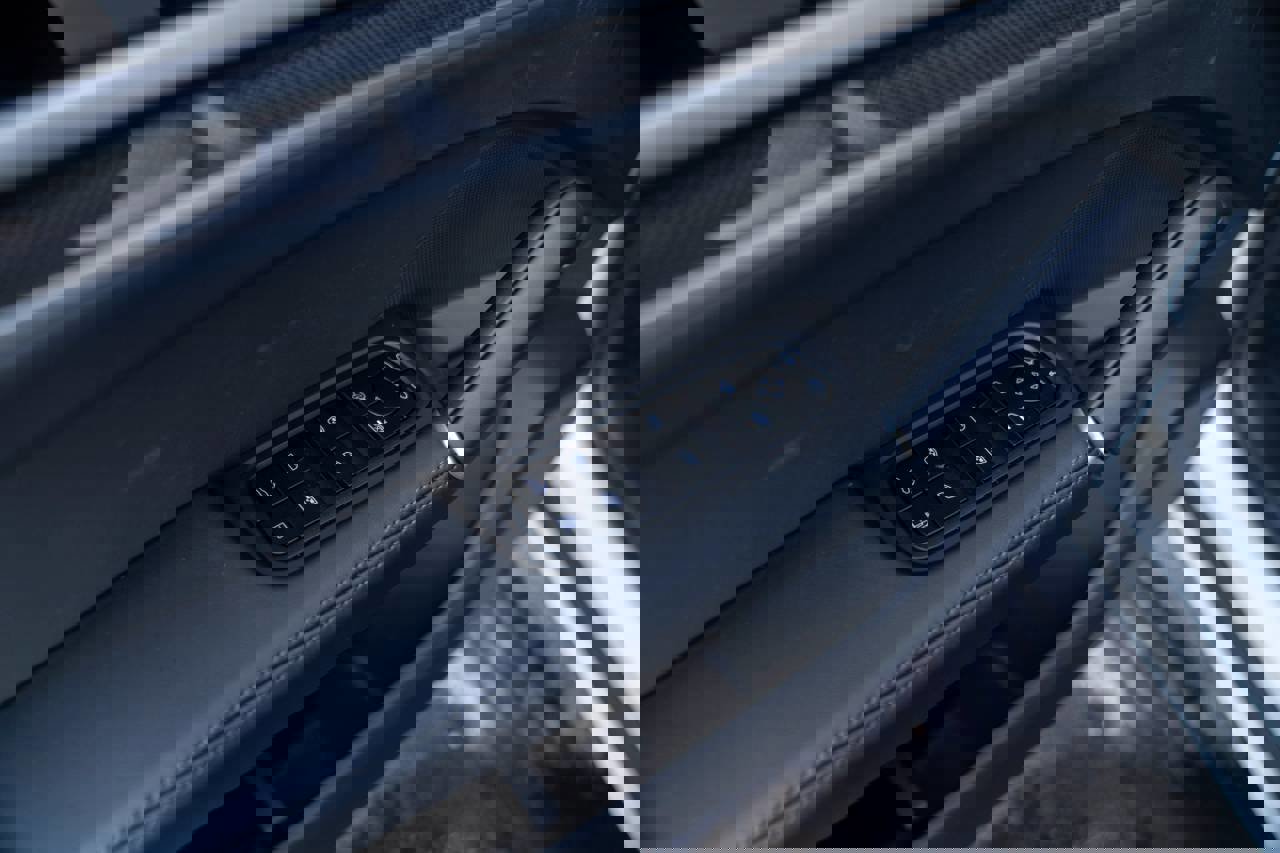 Used 2025 Porsche Cayenne Turbo image 25