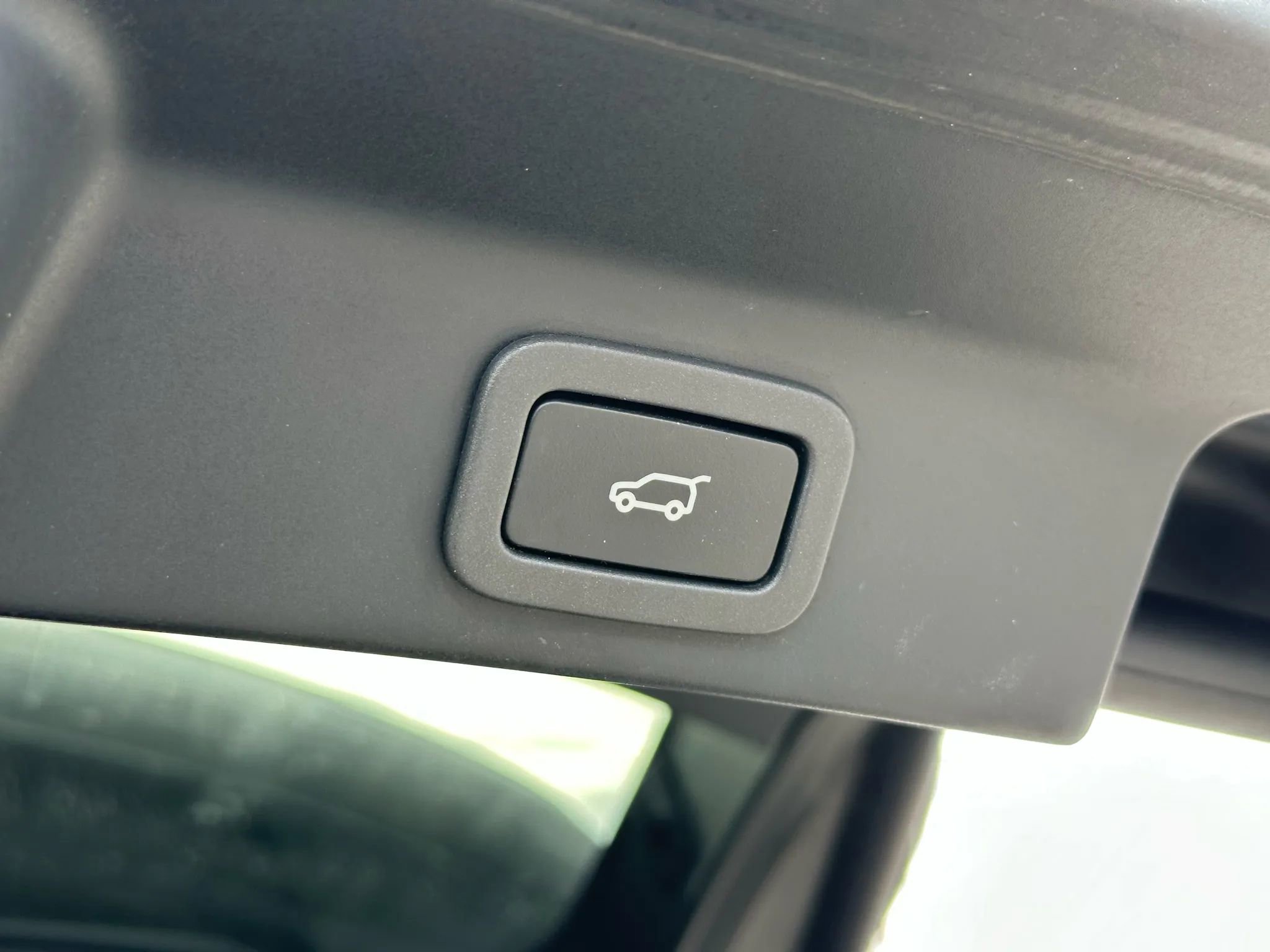 Used 2017 Jaguar F-PACE S image 36