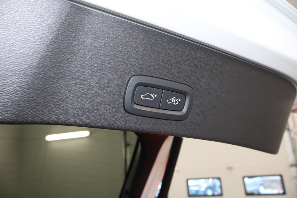 Used 2023 Volvo C40 P8 Recharge Plus AWD/4WD image 18