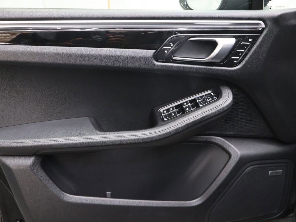 Used 2018 Porsche Macan Sport Edition image 16