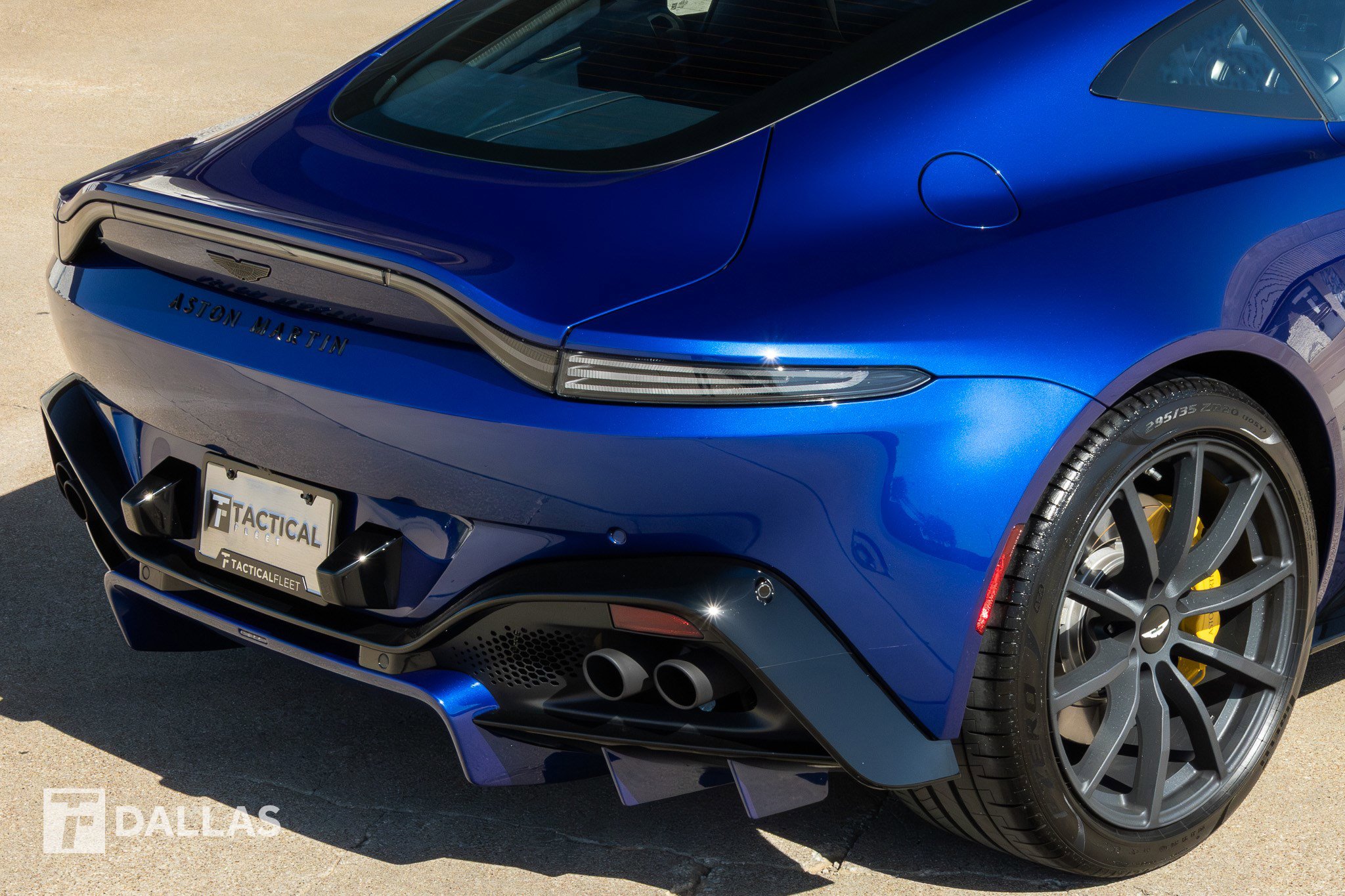 Used 2023 Aston Martin V8 Vantage Coupe image 16