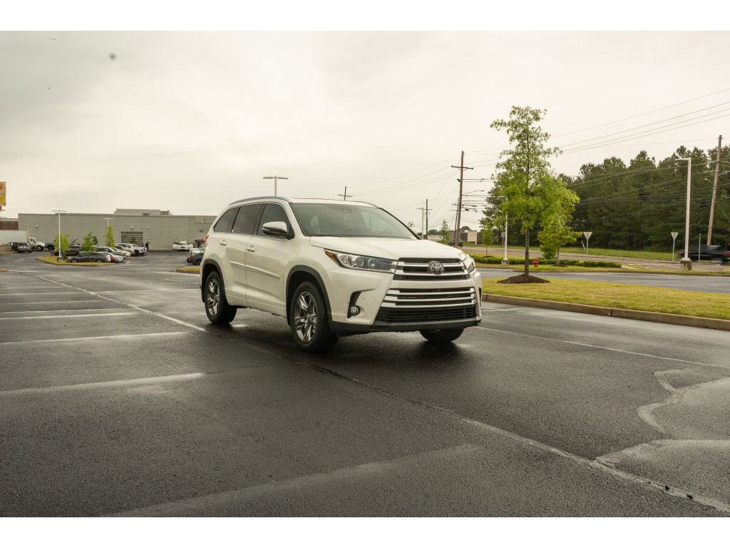 Used 2017 Toyota Highlander Limited Platinum AWD/4WD image 3