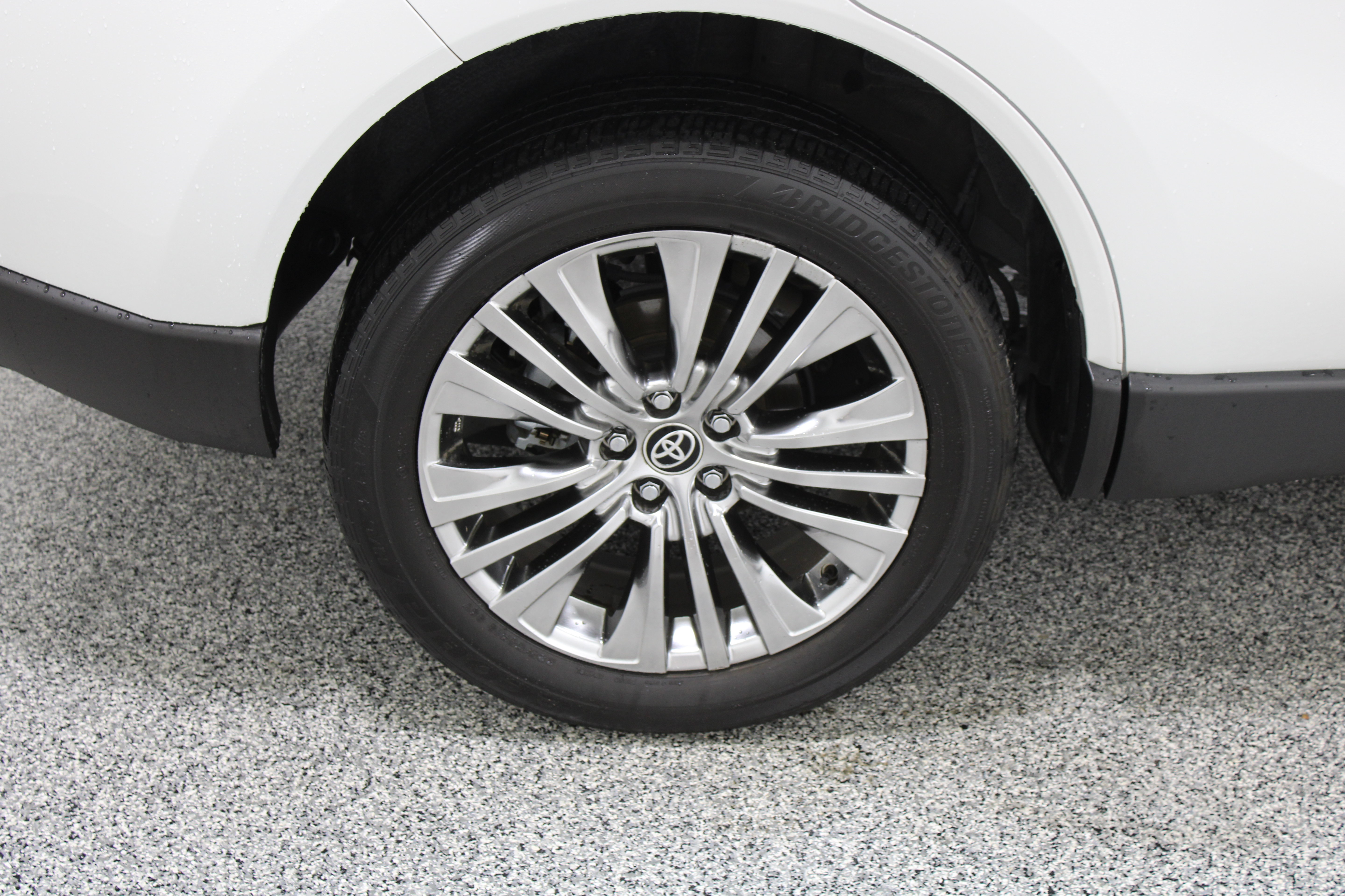 Certified 2024 Toyota Venza XLE AWD/4WD image 6