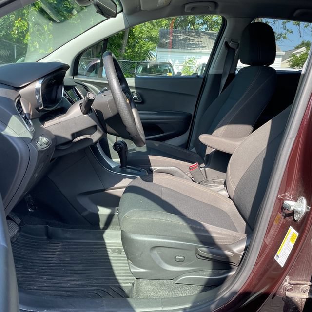 Used 2020 Chevrolet Trax LS w/ Tint and Cruise Package AWD/4WD image 5