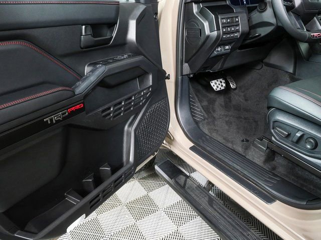 Used 2025 Toyota Tacoma 4x4 Double Cab Hybrid image 8